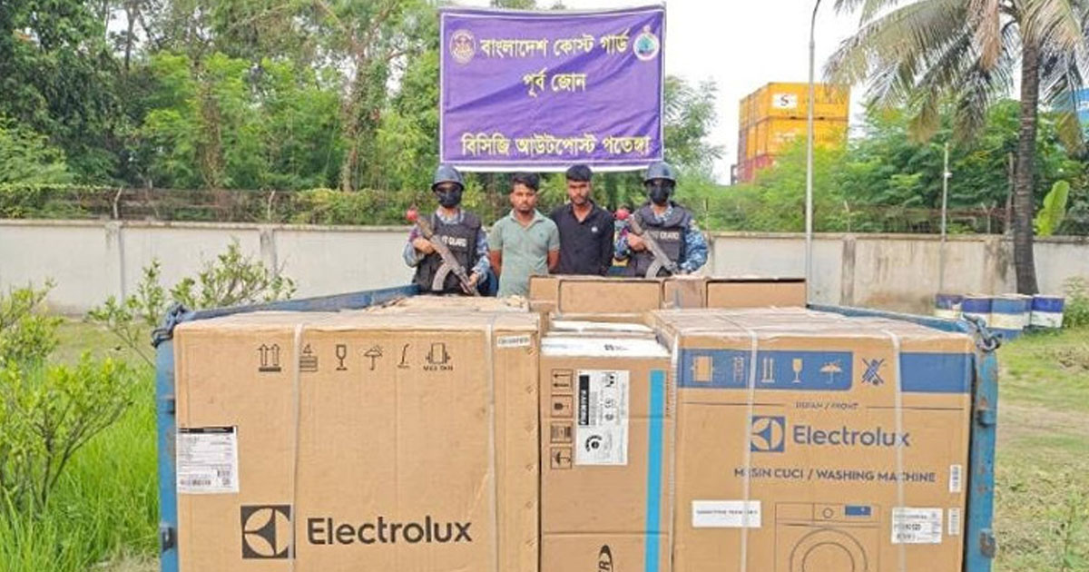 পতেঙ্গায় এক ট্রাক ইলেকট্রনিকস পণ্যসহ ২ চোরাকারবারি আটক