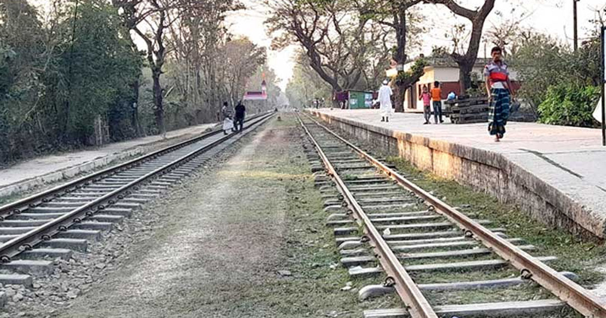 দৈনিক পূর্বকোণ - চট্টগ্রামের দৈনিক বোয়ালখালীতে সৈকত এক্সপ্রেস ট্রেন থেকে পড়ে আহত নারী