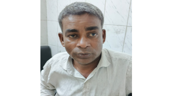 দৈনিক পূর্বকোণ - চট্টগ্রামের দৈনিক সীতাকুণ্ডে শিপইয়ার্ড মালিকের গাড়ি থামিয়ে চাঁদা দাবিতে কমকর্তাকে মারধর, গ্রেপ্তার ১