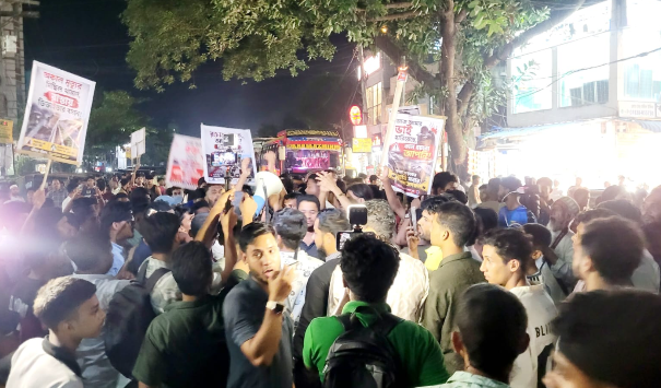 ফটিকছড়িতে সড়ক অবরোধকে কেন্দ্র করে দুই পক্ষের পাল্টাপাল্টি ধাওয়া