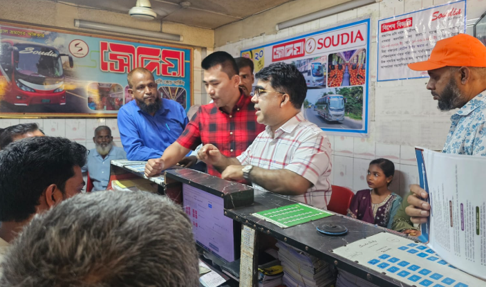 ঈদ শেষে যাত্রীদের ফেরা নিরাপদ-স্বাচ্ছন্দ্যময় করতে চট্টগ্রামে বিআরটিএর অভিযান
