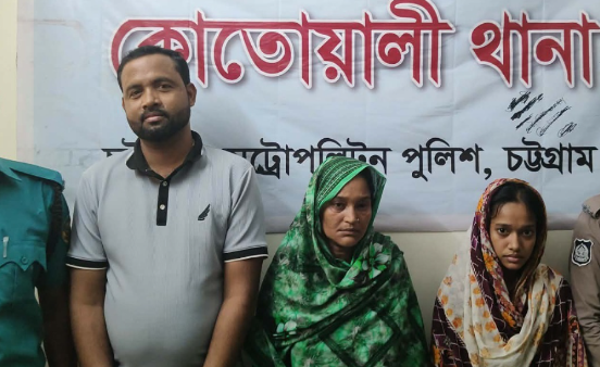 দৈনিক পূর্বকোণ - চট্টগ্রামের দৈনিক কোতোয়ালীতে চোরাই স্বর্ণালংকারসহ গ্রেপ্তার ৩