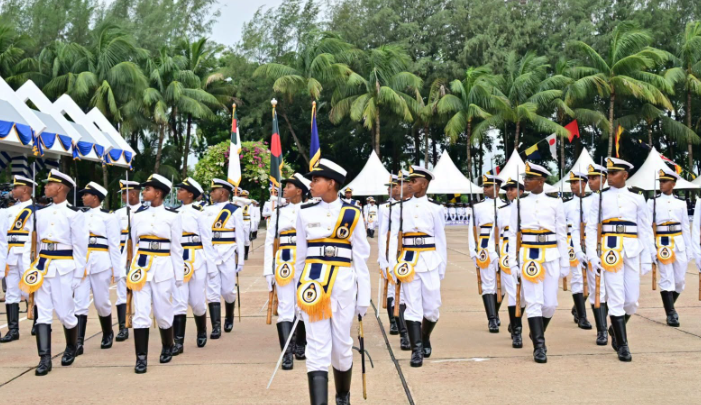দৈনিক পূর্বকোণ - চট্টগ্রামের দৈনিক সার্বভৌমত্ব ও দেশমাতৃকার সুরক্ষায় শপথ নিলেন ৬১ নবীন নৌ কর্মকর্তা