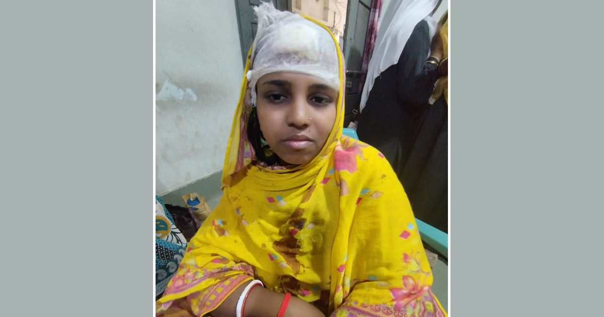 দৈনিক পূর্বকোণ - চট্টগ্রামের দৈনিক বোয়ালখালীতে হাতুড়ি দিয়ে স্ত্রীর মাথা ফাটালো স্বামী