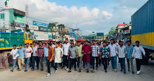 দৈনিক পূর্বকোণ - চট্টগ্রামের দৈনিক মিরসরাইয়ে ছাত্রদলের প্রতিবাদ মিছিল
