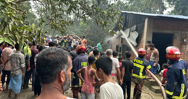 দৈনিক পূর্বকোণ - চট্টগ্রামের দৈনিক সিলিন্ডারের আগুনে নিঃস্ব মিরসরাইয়ের ৩ পরিবার