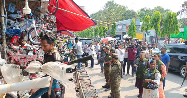 দৈনিক পূর্বকোণ - চট্টগ্রামের দৈনিক চট্টগ্রামে সিটি করপোরেশনের অভিযানে দুই শ অবৈধ দোকান উচ্ছেদ