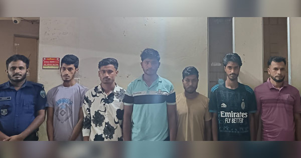 দৈনিক পূর্বকোণ - চট্টগ্রামের দৈনিক চকরিয়ায় পুলিশের জালে ৬ পরোয়ানাভুক্ত আসামি