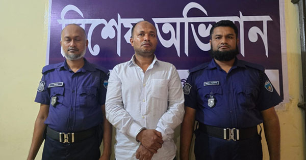 দৈনিক পূর্বকোণ - চট্টগ্রামের দৈনিক মিরাসরাইয়ে ৮ শ পিস ইয়াবাসহ গ্রেপ্তার ১