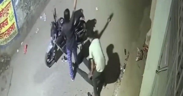 দৈনিক পূর্বকোণ - চট্টগ্রামের দৈনিক চলন্ত মোটরসাইকেলে ইটের আঘাতে আহত তরুণের ১৩ দিন পর মৃত্য