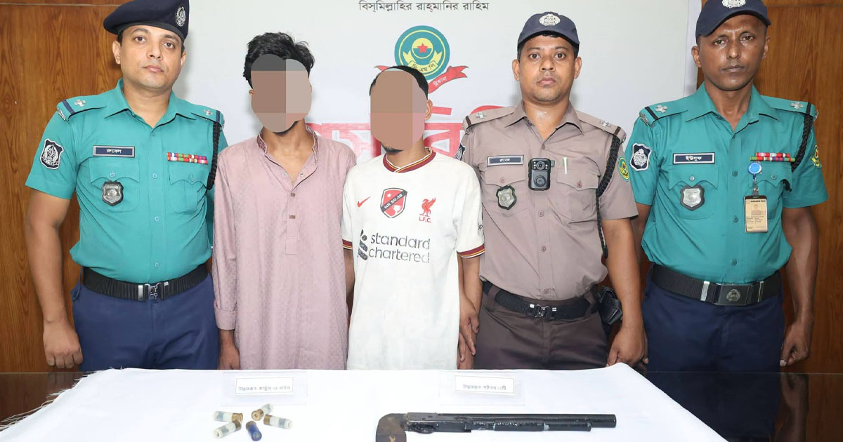 দৈনিক পূর্বকোণ - চট্টগ্রামের দৈনিক চট্টগ্রামে পুলিশের অভিযান, অস্ত্র নিয়ে দুই যুবক ধরা