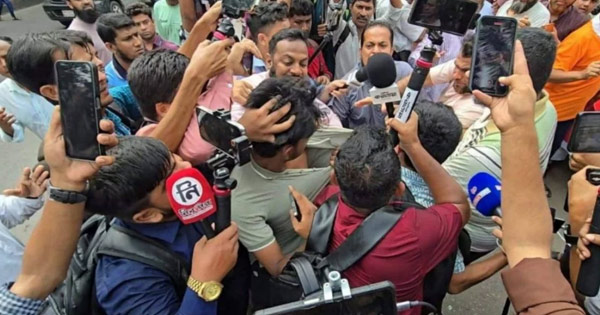 দৈনিক পূর্বকোণ - চট্টগ্রামের দৈনিক জামায়াতের মিছিল শেষে ধানমণ্ডি ৩২ নম্বরে সাংবাদিকের ওপর হামলা