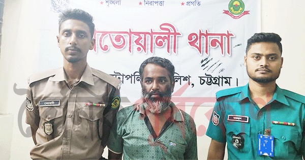 দৈনিক পূর্বকোণ - চট্টগ্রামের দৈনিক চোরাগী পাহাড়ে কেএফসি ভাঙচুরের ঘটনায় জড়িত আসামি গ্রেপ্তার
