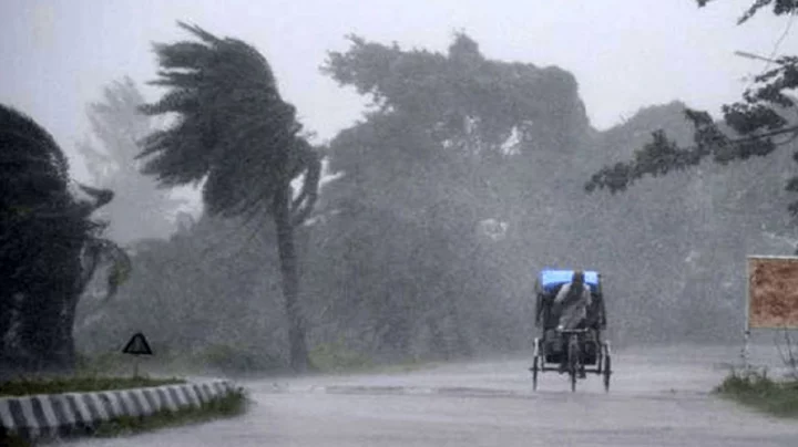 দৈনিক পূর্বকোণ - চট্টগ্রামের দৈনিক চট্টগ্রাম-কক্সবাজারসহ ১৫ অঞ্চলে ঝড়-বৃষ্টির আভাস, নদীবন্দরে সতর্কতা
