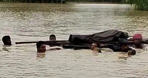 কবরস্থানে বন্যার পানি, দাফন-কাফন হলো ৩ শ মিটার দূরে