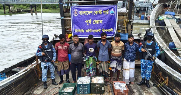দৈনিক পূর্বকোণ - চট্টগ্রামের দৈনিক ৫ টন মাছ জব্দ করে পৌনে ৪ লাখ টাকায় বিক্রি
