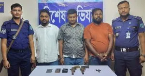 পুলিশের সিগন্যাল অমান্য করে পালানোর চেষ্টা, বন্দুকসহ গ্রেপ্তার ৩