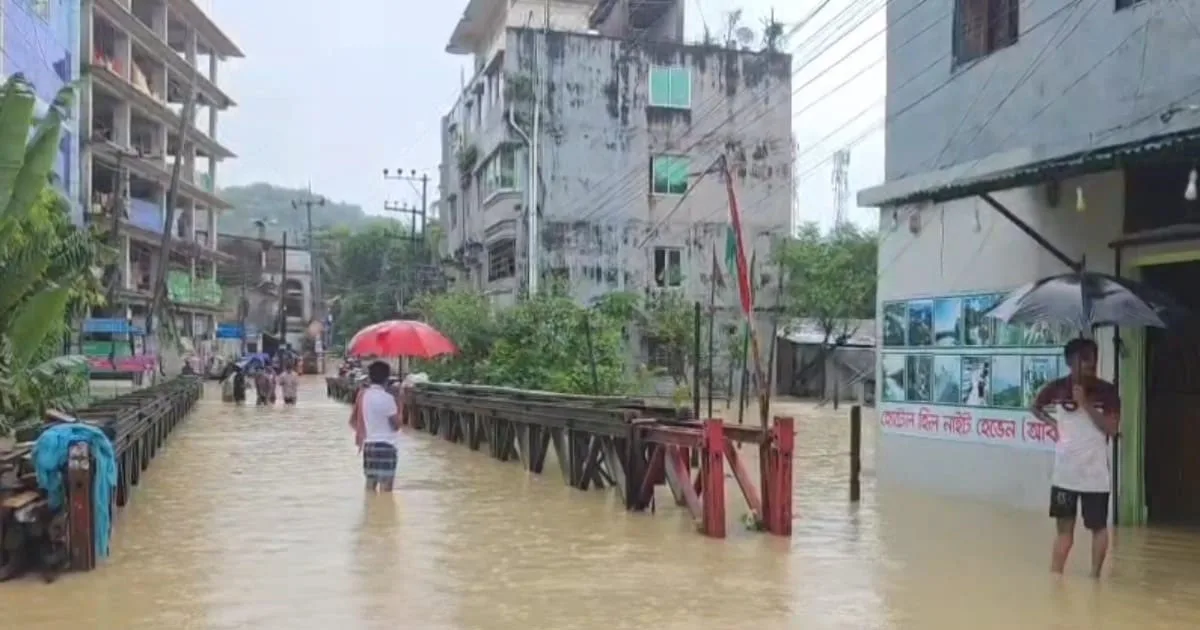 দৈনিক পূর্বকোণ - চট্টগ্রামের দৈনিক বান্দরবানের সাথে সারাদেশের সড়ক যোগাযোগ এখনোও বিচ্ছিন্ন