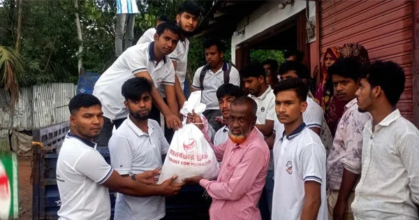 দৈনিক পূর্বকোণ - চট্টগ্রামের দৈনিক বাঁশখালীতে বন্যার্তদের জন্য ‘মানবতার ট্রাস্ট’র ত্রাণ ও পুনর্বাসন কার্যক্রম