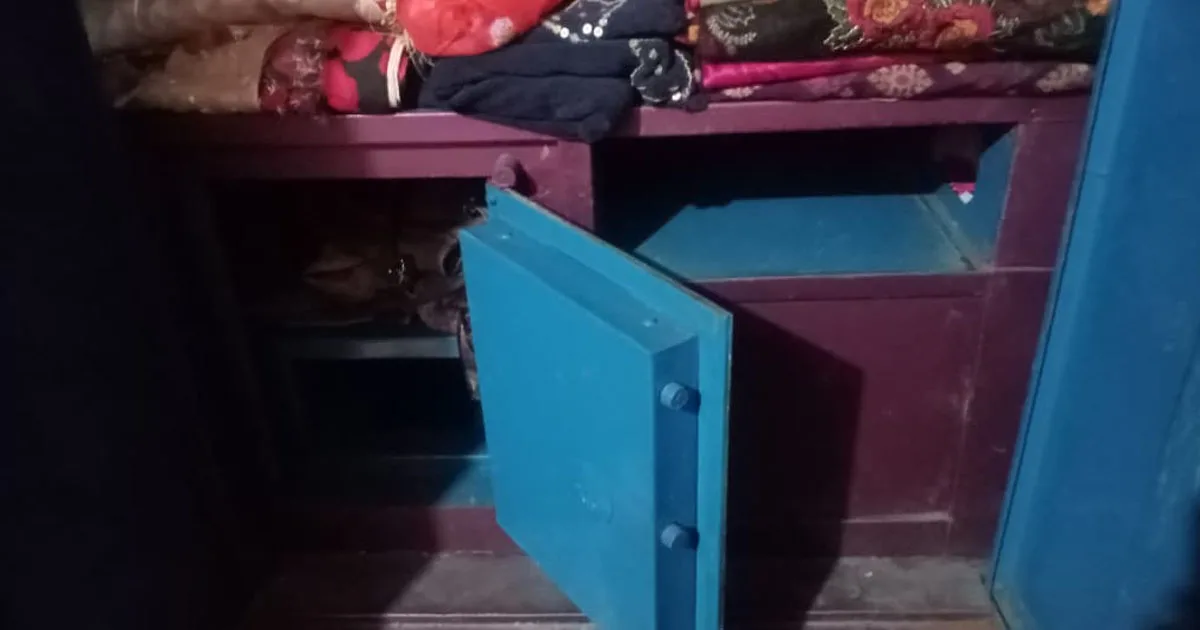 দৈনিক পূর্বকোণ - চট্টগ্রামের দৈনিক বোয়ালখালীতে দরজা ভেঙে নগদ টাকাসহ গয়না চুরি