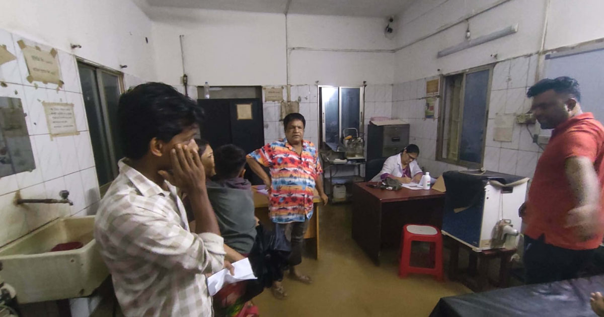 দৈনিক পূর্বকোণ - চট্টগ্রামের দৈনিক ভারী বর্ষণে বিদ্যুৎবিহীন বোয়ালখালী, প্লাবিত উপজেলা স্বাস্থ্য কমপ্লেক্সও