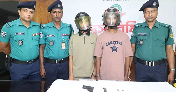 দৈনিক পূর্বকোণ - চট্টগ্রামের দৈনিক চট্টগ্রামে অস্ত্রসহ ডেভিড ইমনের ২ সহযোগী পুলিশের হাতে গ্রেপ্তার