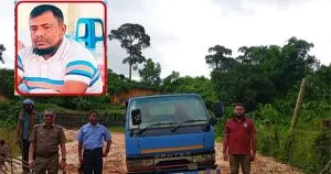 কক্সবাজারে পাহাড় কেটে মাটি পাচারের সময় ডাম্পার জব্দ