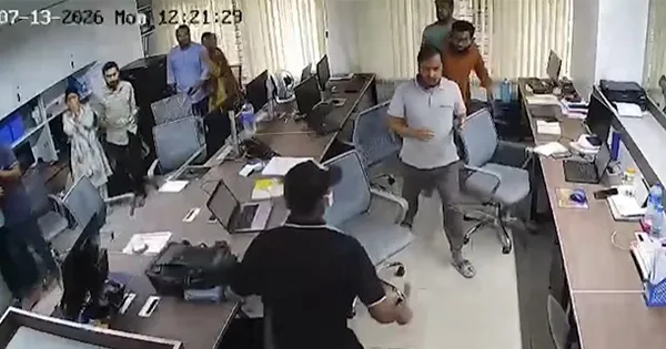 দৈনিক পূর্বকোণ - চট্টগ্রামের দৈনিক চকবাজারে ইন্টারনেট প্রতিষ্ঠানে ২ কোটি টাকা চাঁদা না পেয়ে হামলা-ভাঙচুর
