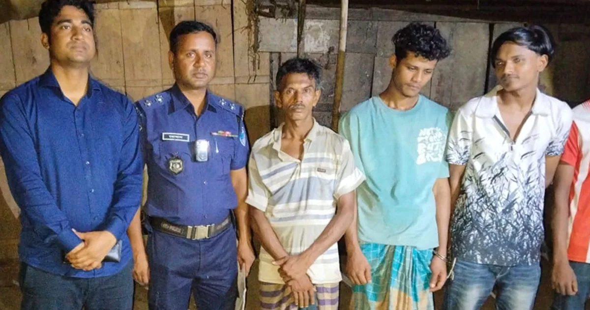 দৈনিক পূর্বকোণ - চট্টগ্রামের দৈনিক সাতকানিয়ায় মাদক সেবনের দায়ে ৪ জনের কারাদণ্ড