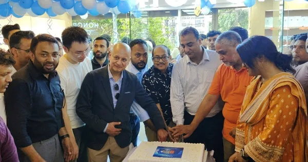 দৈনিক পূর্বকোণ - চট্টগ্রামের দৈনিক চট্টগ্রামে অনারের নতুন ব্র্যান্ডশপ উদ্বোধন: নজর কাড়ল হিউম্যানয়েড রোবট