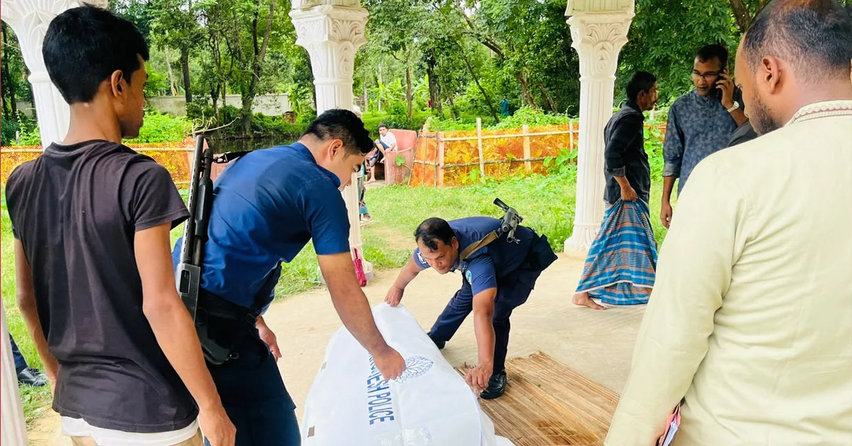 দৈনিক পূর্বকোণ - চট্টগ্রামের দৈনিক লোহাগাড়ায় মন্দিরের পুকুর থেকে একজনের মরদেহ উদ্ধার