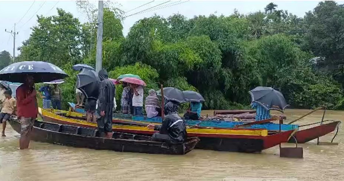 দৈনিক পূর্বকোণ - চট্টগ্রামের দৈনিক ভারি বর্ষণে খাগড়াছড়িতে সড়ক যোগাযোগ বিচ্ছিন্ন, সাজেকে আটকা পর্যটকরা