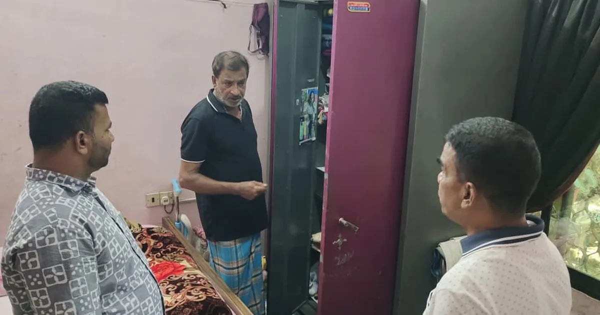 দৈনিক পূর্বকোণ - চট্টগ্রামের দৈনিক পটিয়ায় অস্ত্রের মুখে জিম্মি করে প্রবাসীর বাড়িতে ডাকাতি, স্বর্ণ-টাকা লুট