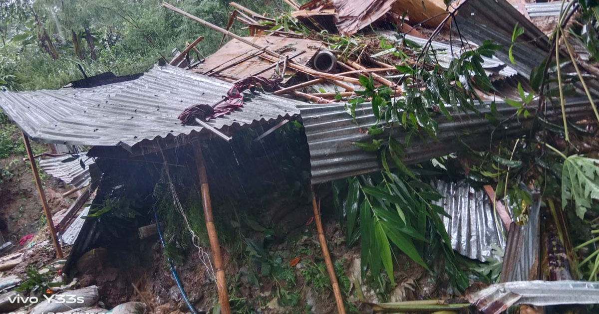 দৈনিক পূর্বকোণ - চট্টগ্রামের দৈনিক জঙ্গল সলিমপুরে মাটি ধসে ১০ মাস বয়সী শিশু নিহত