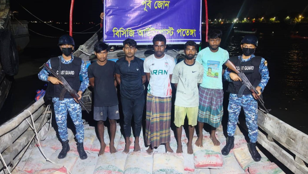 দৈনিক পূর্বকোণ - চট্টগ্রামের দৈনিক মায়ানমারে পাচারকালে সিমেন্টসহ ৫ পাচারকারী আটক পতেঙ্গায়