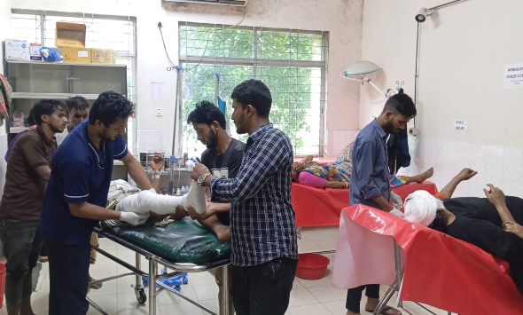 দৈনিক পূর্বকোণ - চট্টগ্রামের দৈনিক লোহাগাড়ায় ডাম্পার-সিএনজি মুখোমুখি সংঘর্ষে আহত ৪