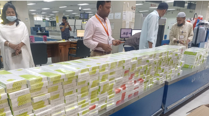 দৈনিক পূর্বকোণ - চট্টগ্রামের দৈনিক শাহ আমানত বিমানবন্দর: স্বর্ণ ফেলে চক্রের ঝোঁক সিগারেট-ক্রিমে