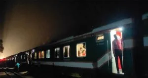 সোনার বাংলা এক্সপ্রেসের যান্ত্রিক ত্রুটি, দেড় ঘণ্টা ভোগান্তিতে যাত্রীরা