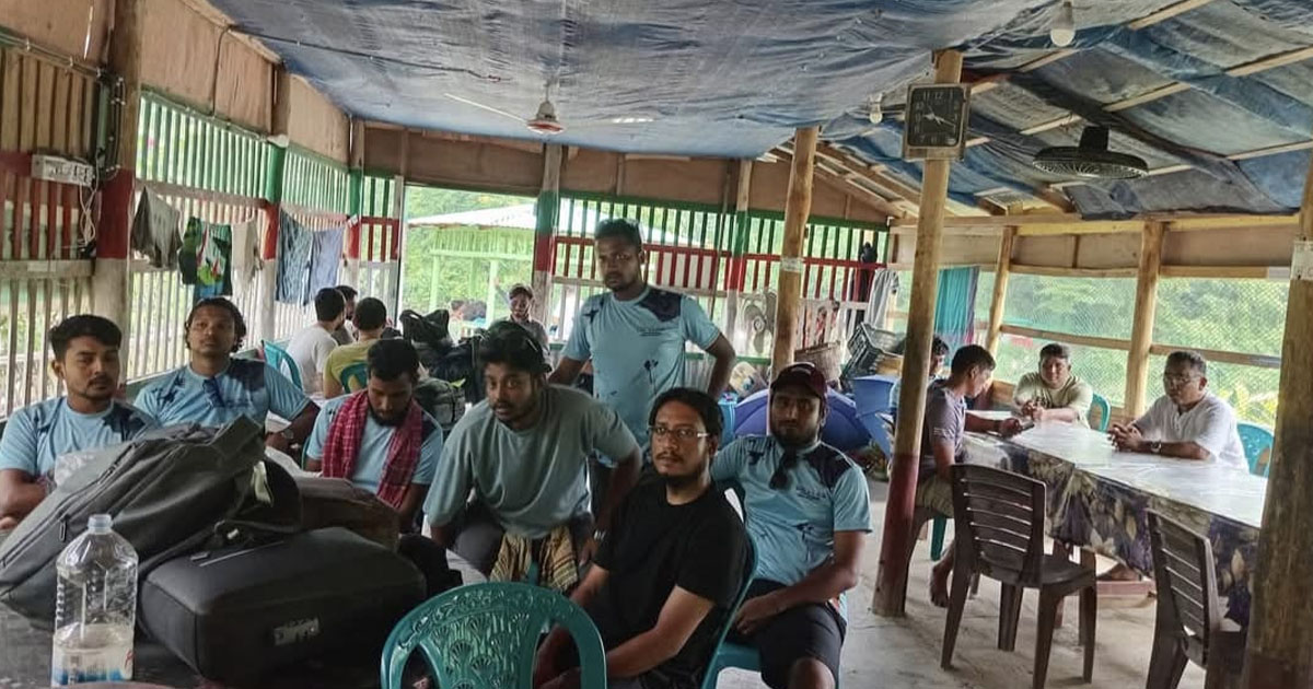 দৈনিক পূর্বকোণ - চট্টগ্রামের দৈনিক আটকে থাকা ৯০ জন পর্যটক ফিরেছেন থানচি সদরে