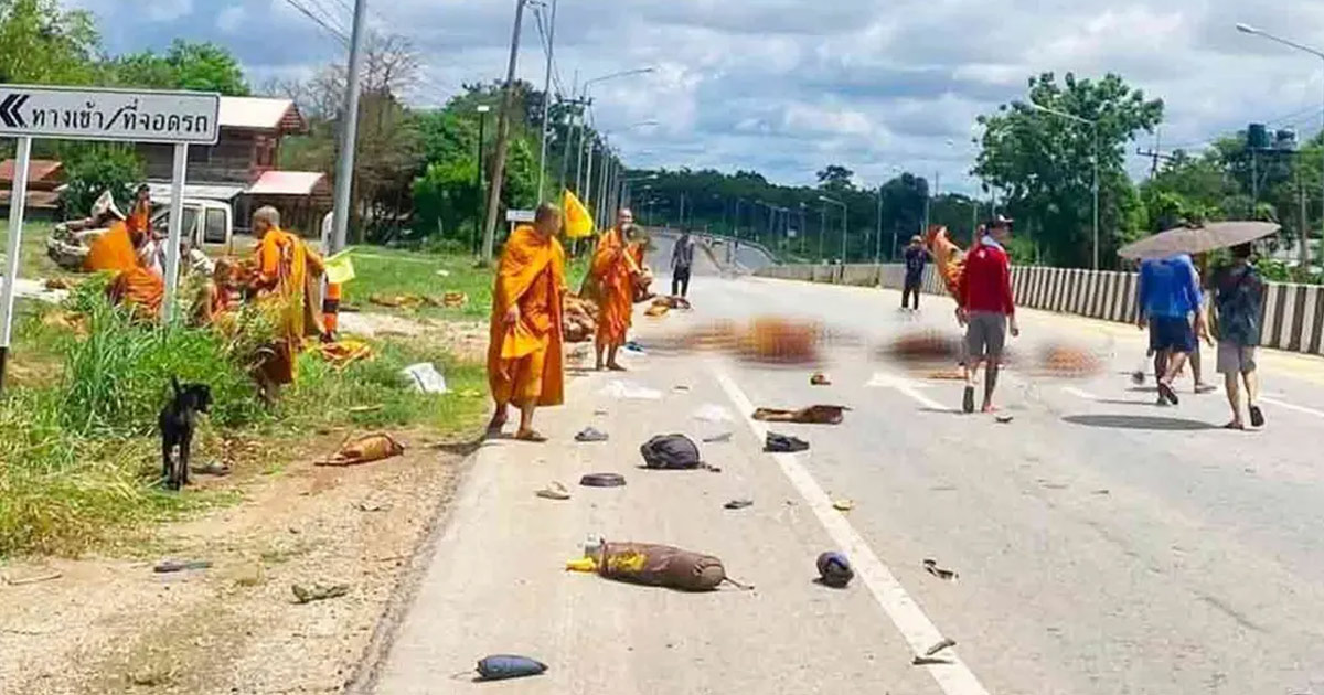 দৈনিক পূর্বকোণ - চট্টগ্রামের দৈনিক শিশুর চালানো পিকআপের ধাক্কায় প্রাণ হারালেন ৮ বৌদ্ধ ভিক্ষু