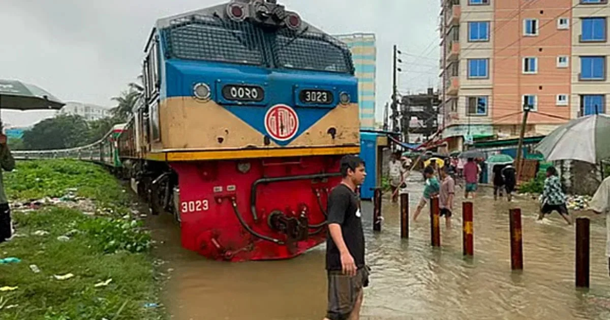 দৈনিক পূর্বকোণ - চট্টগ্রামের দৈনিক পাঁচ দিন পর চট্টগ্রাম-কক্সবাজার রুটে ট্রেন চলাচল শুরু
