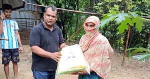 কাপ্তাইয়ে ক্ষতিগ্রস্ত পরিবারের মাঝে খাদ্য সামগ্রী বিতরণ