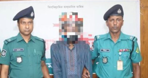 দৈনিক পূর্বকোণ - চট্টগ্রামের দৈনিক বায়েজিদে অস্ত্র ও মোটরসাইকেলসহ যুবক গ্রেপ্তার