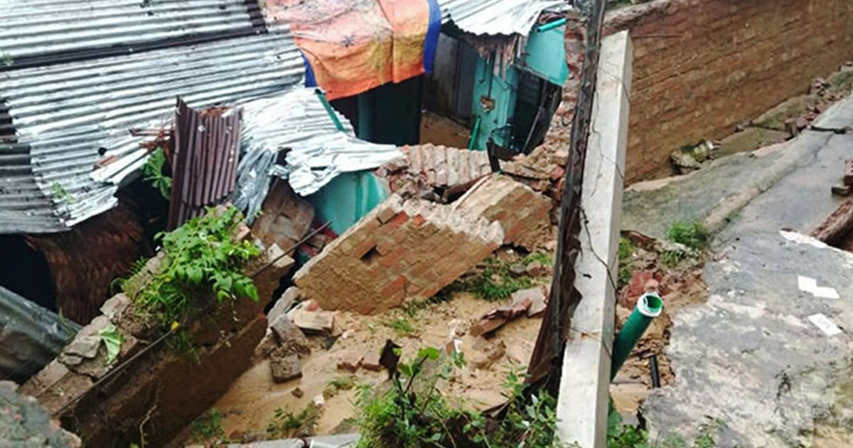 দৈনিক পূর্বকোণ - চট্টগ্রামের দৈনিক পাঁচলাইশে দেয়াল ধসে যুবকের মৃত্যু, শিশুসহ আহত ৩