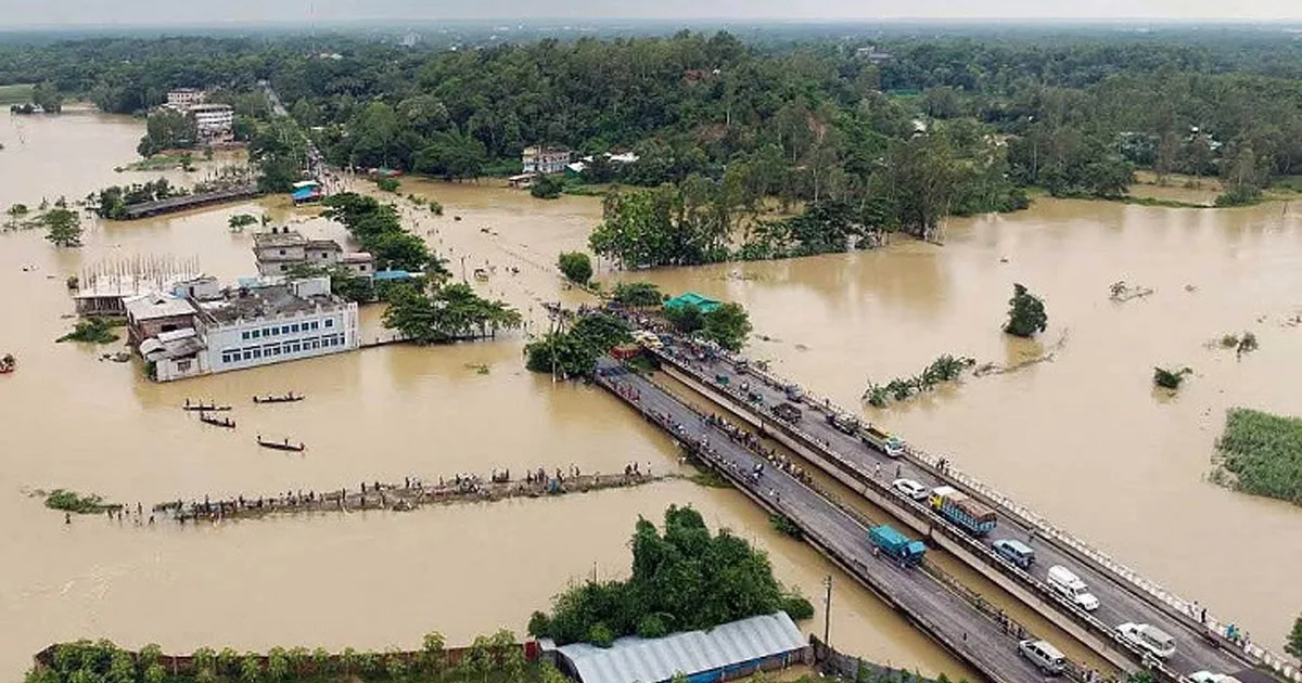 দৈনিক পূর্বকোণ - চট্টগ্রামের দৈনিক দেশজুড়ে বড় বন্যার শঙ্কা : দুর্যোগ মোকাবিলায় সমন্বিত প্রস্তুতির বিকল্প নেই