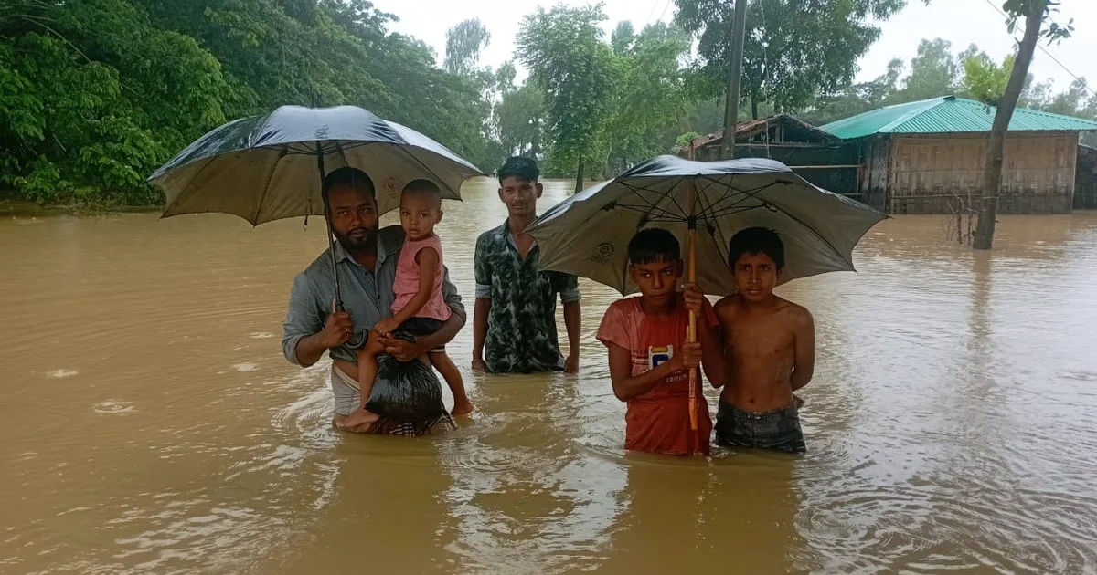 দৈনিক পূর্বকোণ - চট্টগ্রামের দৈনিক এখনো পানিবন্দি বাঁশখালীর লাখো মানুষ, খাদ্য ও বিশুদ্ধ পানির সংকট