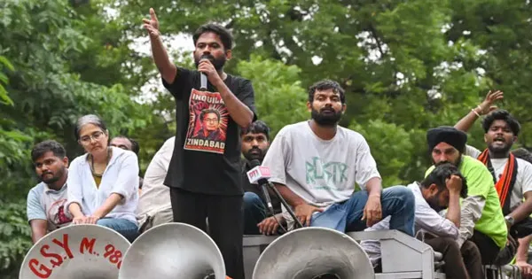 দৈনিক পূর্বকোণ - চট্টগ্রামের দৈনিক দাবি মেনে নেওয়ায় আন্দোলন প্রত্যাহার ‘ককরোচদের’