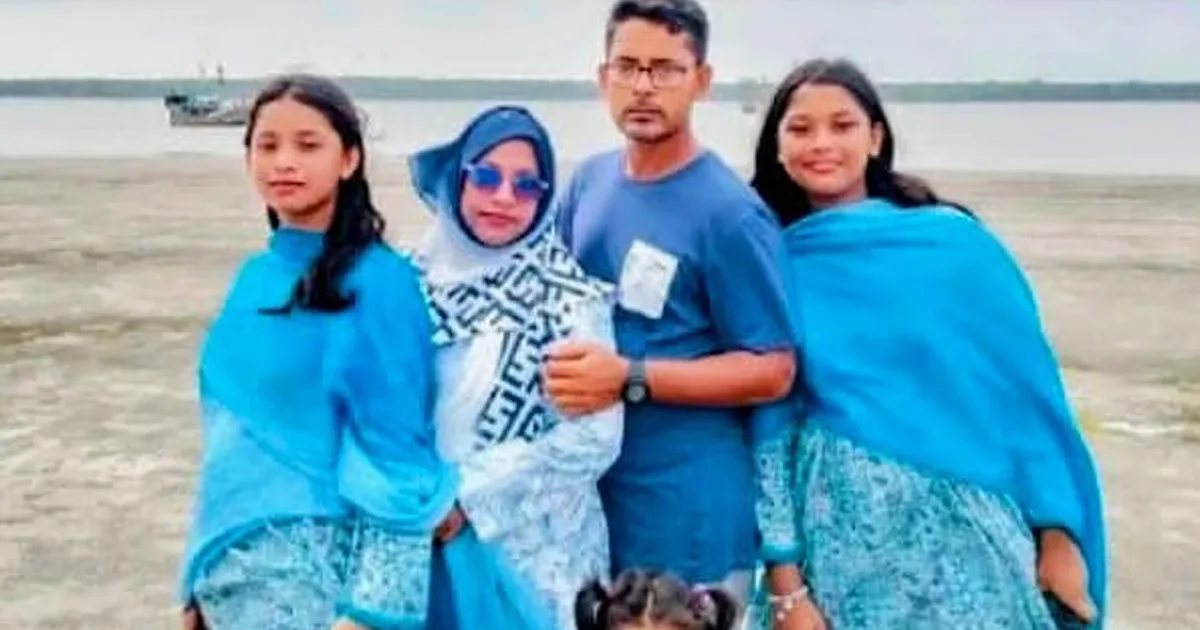 দৈনিক পূর্বকোণ - চট্টগ্রামের দৈনিক পানিতে ঝাঁপ দিয়ে মেয়েকে বাঁচাতে পারলেও মারা গেলেন বাবা