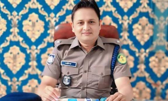 দৈনিক পূর্বকোণ - চট্টগ্রামের দৈনিক ১৭ দিনের মাথায় পুলিশ লাইনে যুক্ত করা হলো সদরঘাটের ওসি শরীফকে