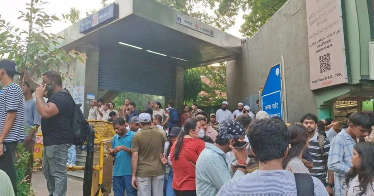 দৈনিক পূর্বকোণ - চট্টগ্রামের দৈনিক দিল্লির যন্তর মন্তর ছাড়ছে মানুষ, ঘুমাতে চান দিপকে